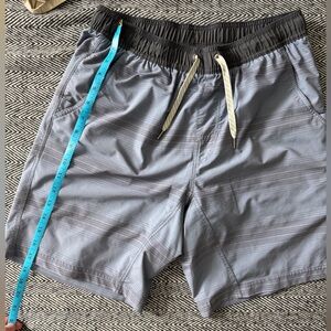 Vuori men’s kore shorts size medium lined athletic shorts